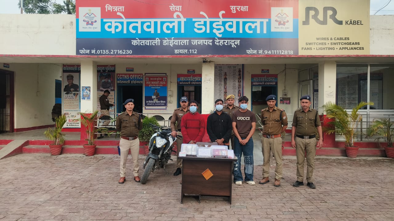 बंद घर मे सेंधमारी कर लाखो रुपये के गहने चुराने वाले 3 चोर गिरफ्तार