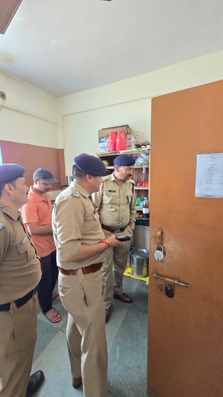 हिंडोलाखाल थाने का अर्धवार्षिक निरीक्षण, व्यवस्थाओं पर संतोष; लंबित मामलों के शीघ्र निस्तारण के निर्देश