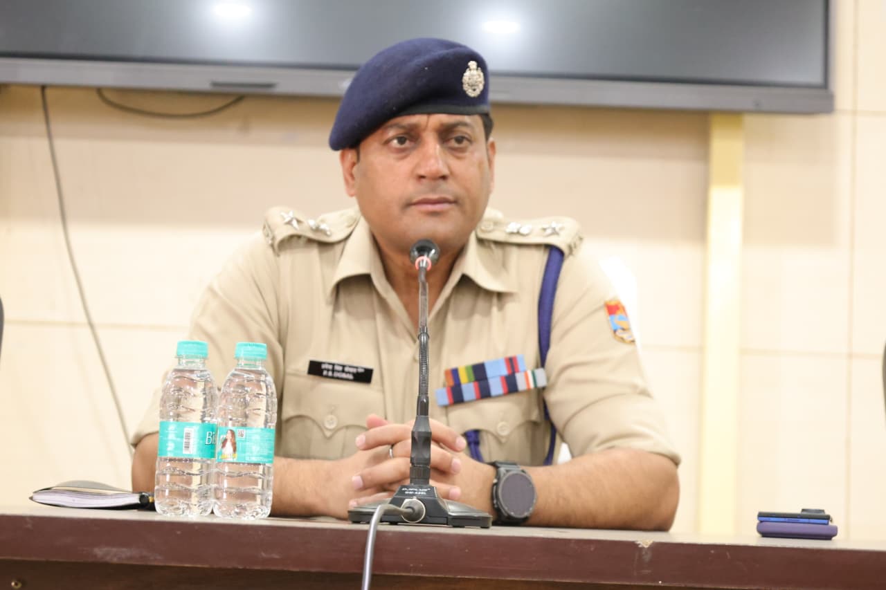 एसएसपी देहरादून का रिक्रूट आरक्षियों से संवाद, बेहतर परीक्षण और सुविधाओं के दिए निर्देश
