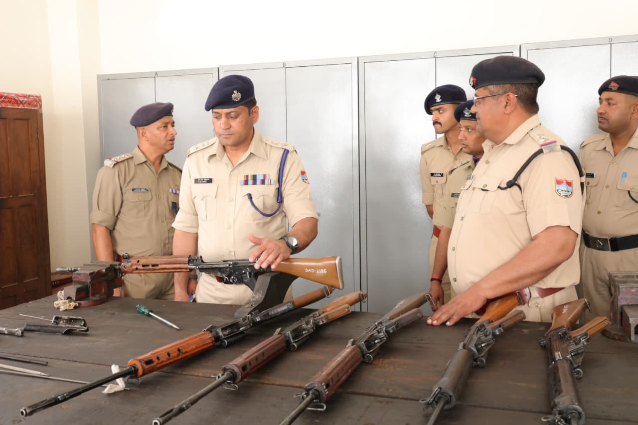 पुलिस कप्तान ने किया वार्षिक परेड का निरीक्षण, बैरक, इनडोर फायरिंग रेंज, शस्त्रागार का किया निरीक्षण