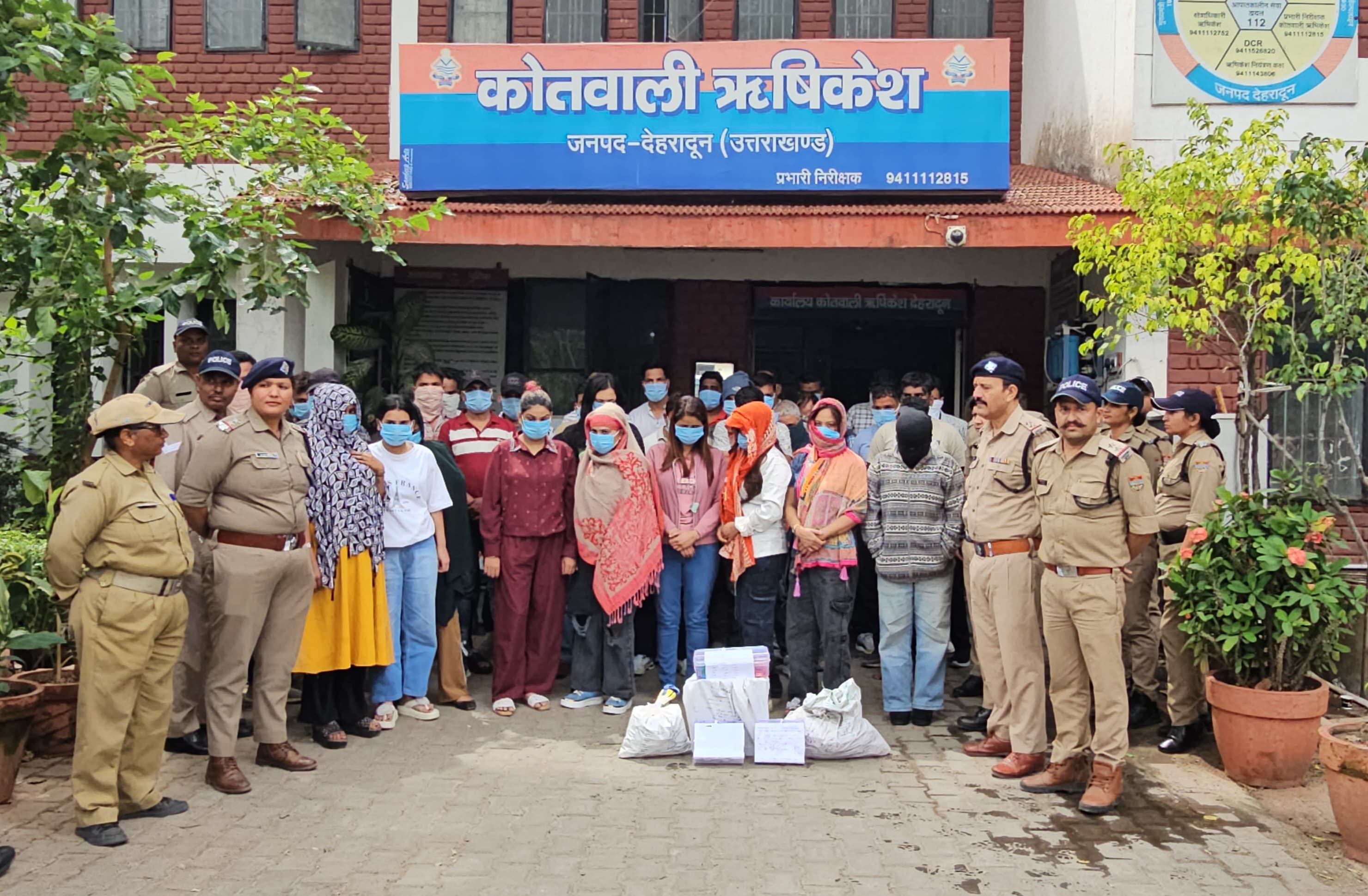 ऋषिकेश में जुए के बड़े रैकेट पर पुलिस का छापा:40 गिरफ्तार,होटल सील, पूरी चौकी लाइन हाजिर