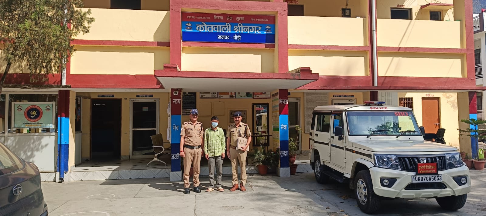 दुकान का ताला तोड़कर लाखों की चोरी करने वाले चोर  को पौड़ी पुलिस ने मुंबई से दबोचा