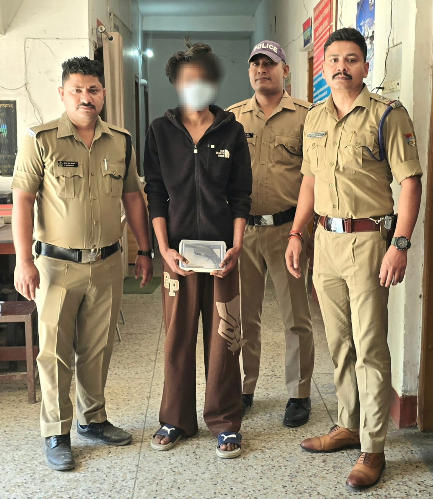 सोशल मीडिया पर अवैध तमंचा दिखाने युवक को पड़ा भारी पुलिस ने किया गिरफ्तार
