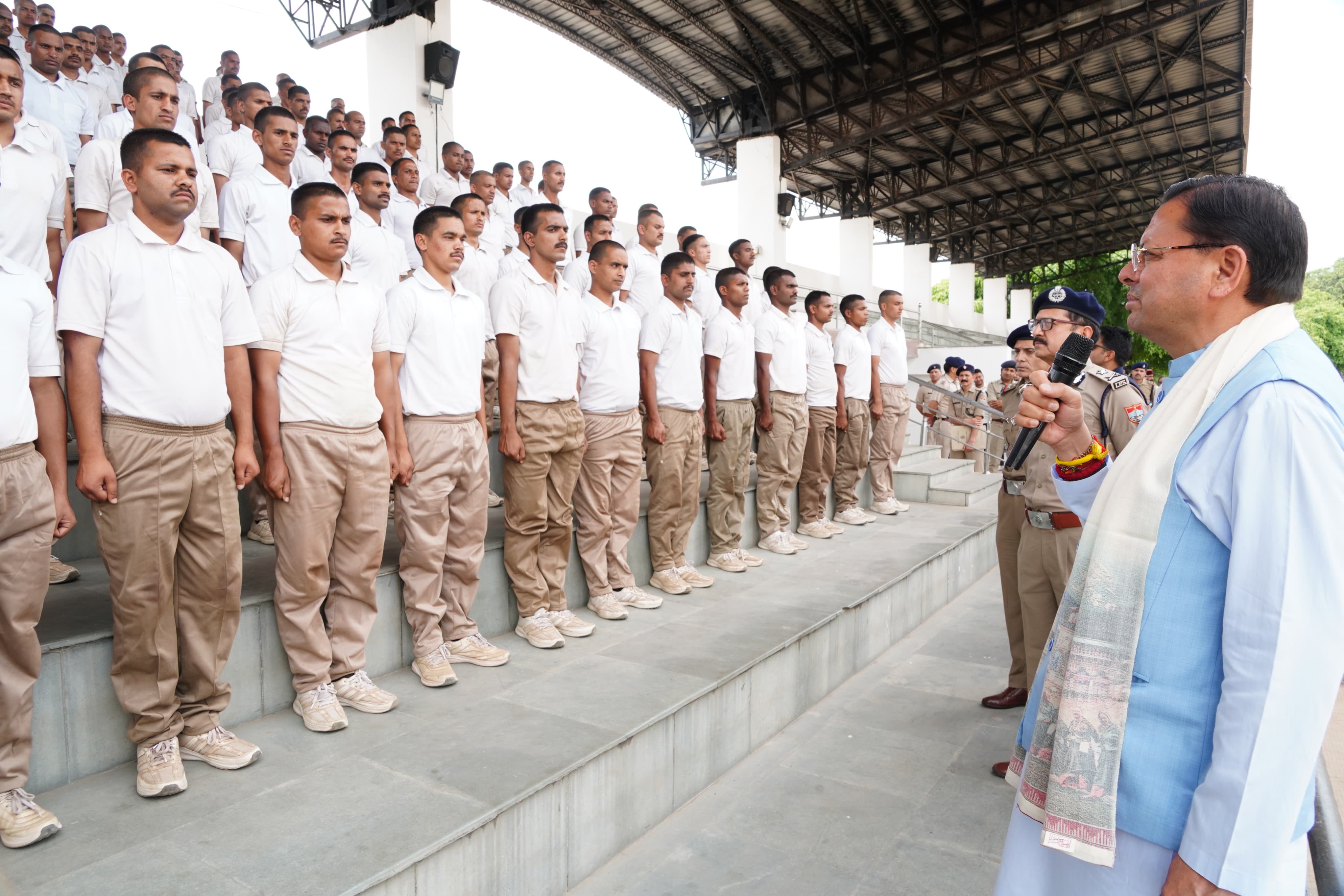 मुख्यमंत्री ने प्रशिक्षण ले रहे पुलिस कांस्टेबलों का किया उत्साहवर्धन
