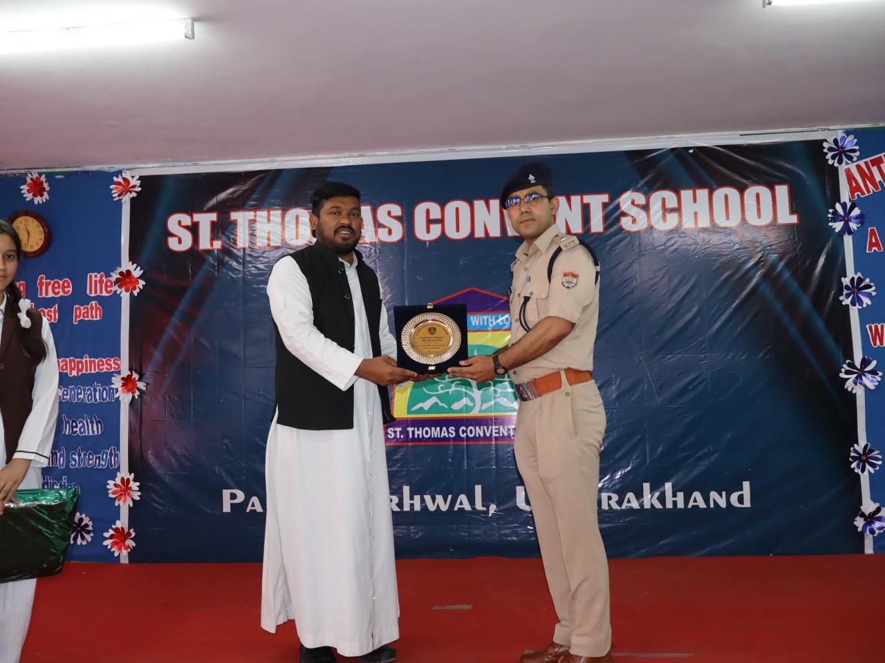 पौड़ी में पुलिस की पाठशाला: नशा मुक्त भविष्य का लिया संकल्प