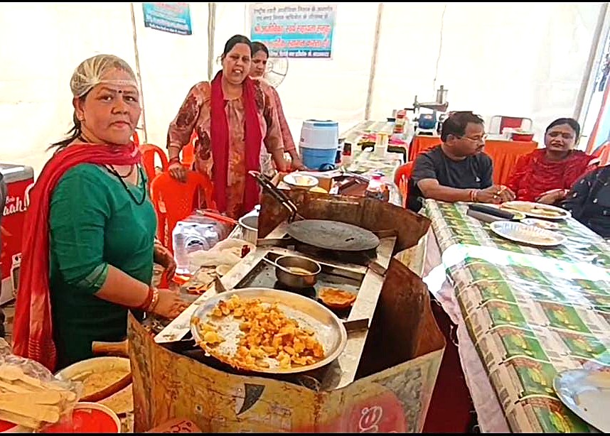 *ऋषिकेश ट्रांजिट कैंप में पहाड़ी स्वाद का संगम, यात्रियों को मिल रहा खास अनुभव*