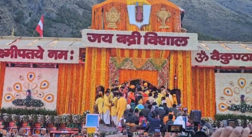 ''जय बद्रीविशाल'' के जयघोष के साथ खुले बद्री धाम के कपाट
