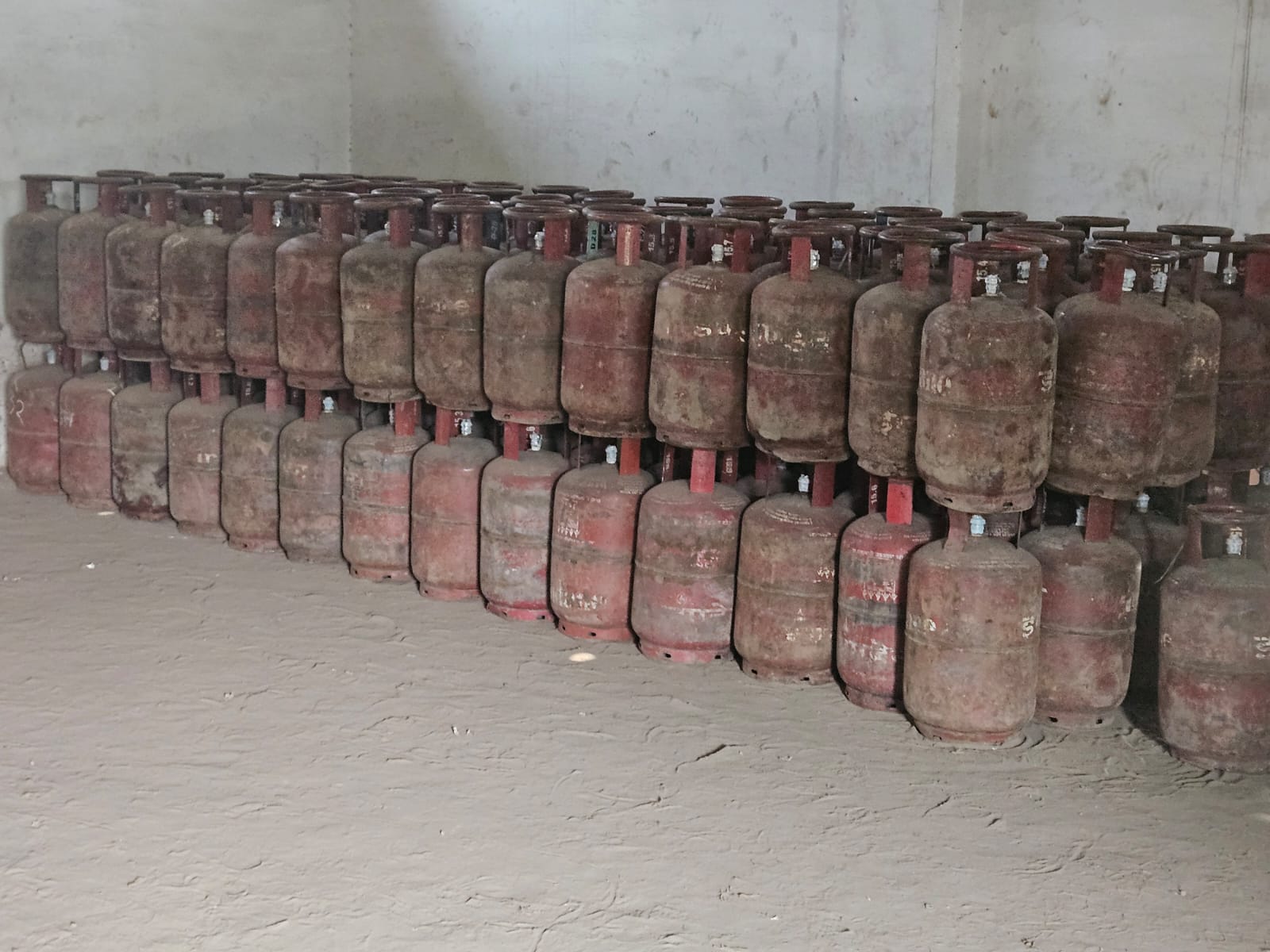 अरविंद गैस एजेंसी पर पड़ रहा था अतिरिक्त भार, 13890 कनेक्शन शिफ्ट