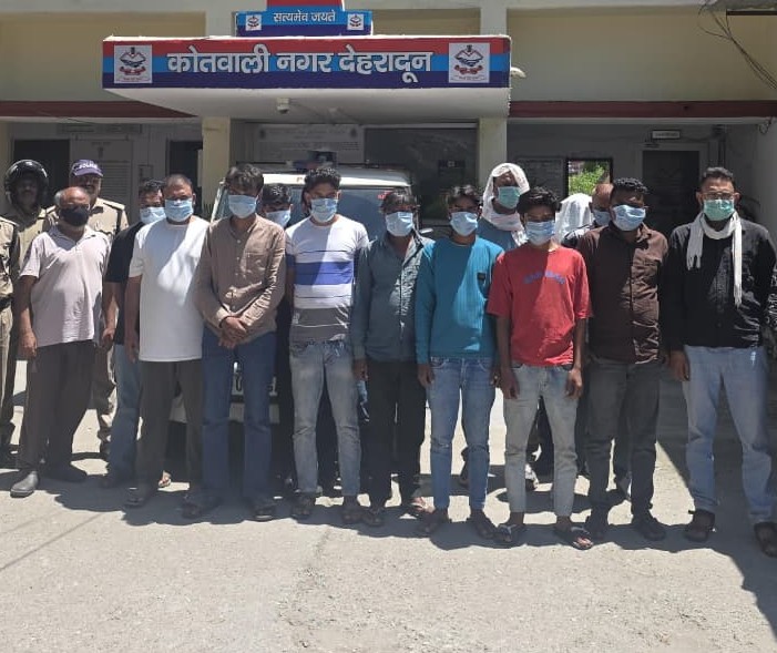 देहरादून में हाईप्रोफाइल जुए के अड्डे पर पुलिस की बड़ी कार्रवाई, 18 गिरफ्तार