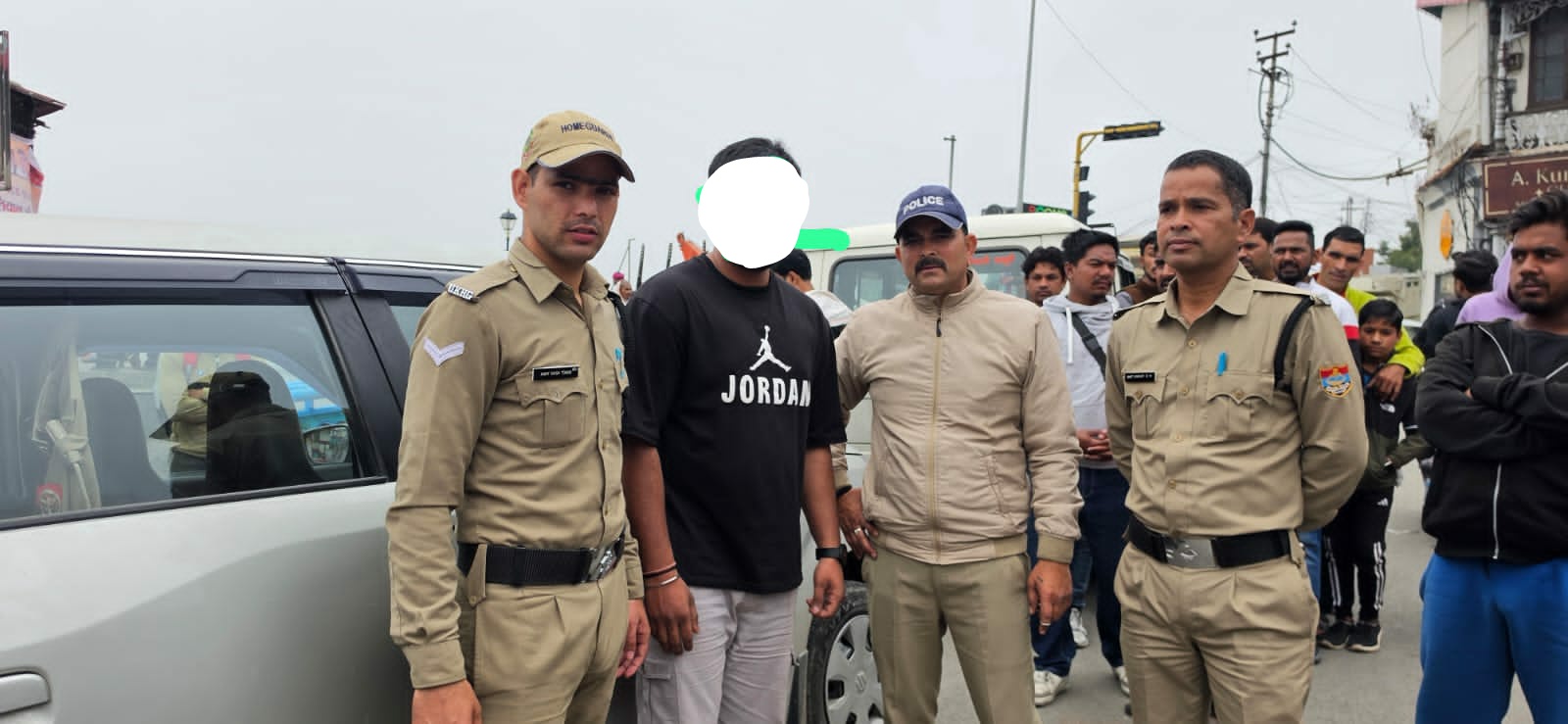 पिता की पुलिस वर्दी व पी- कैप रखकर नशे ने धुत युवक की दून पुलिस ने उतारी खुमारी
