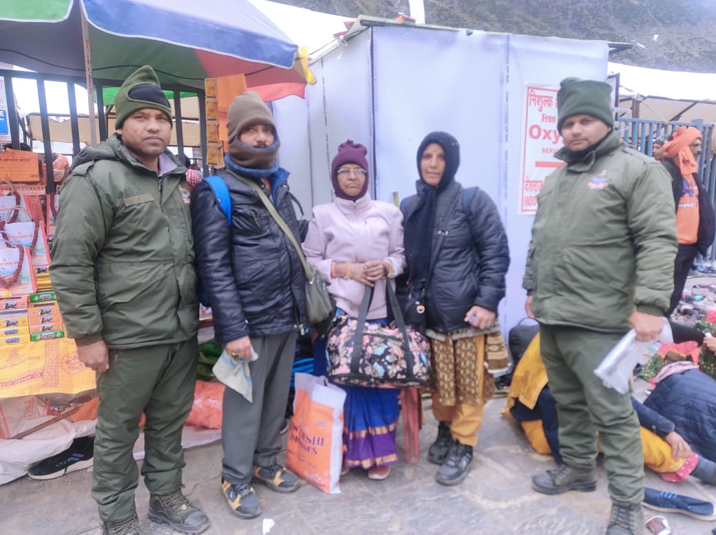 केदारनाथ में उत्तराखंड पुलिस की तत्परता, बिछड़ी बुजुर्ग महिला परिवार से मिली