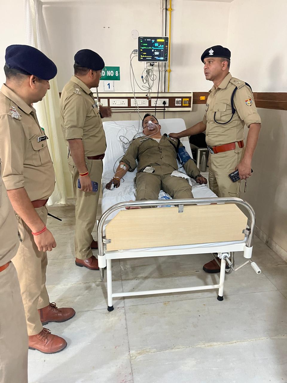 पेनेसिया के आईसीयू में फटा एसी, पुलिस कर्मियों ने बचाई मरीजों की जान, 3 कर्मी घायल