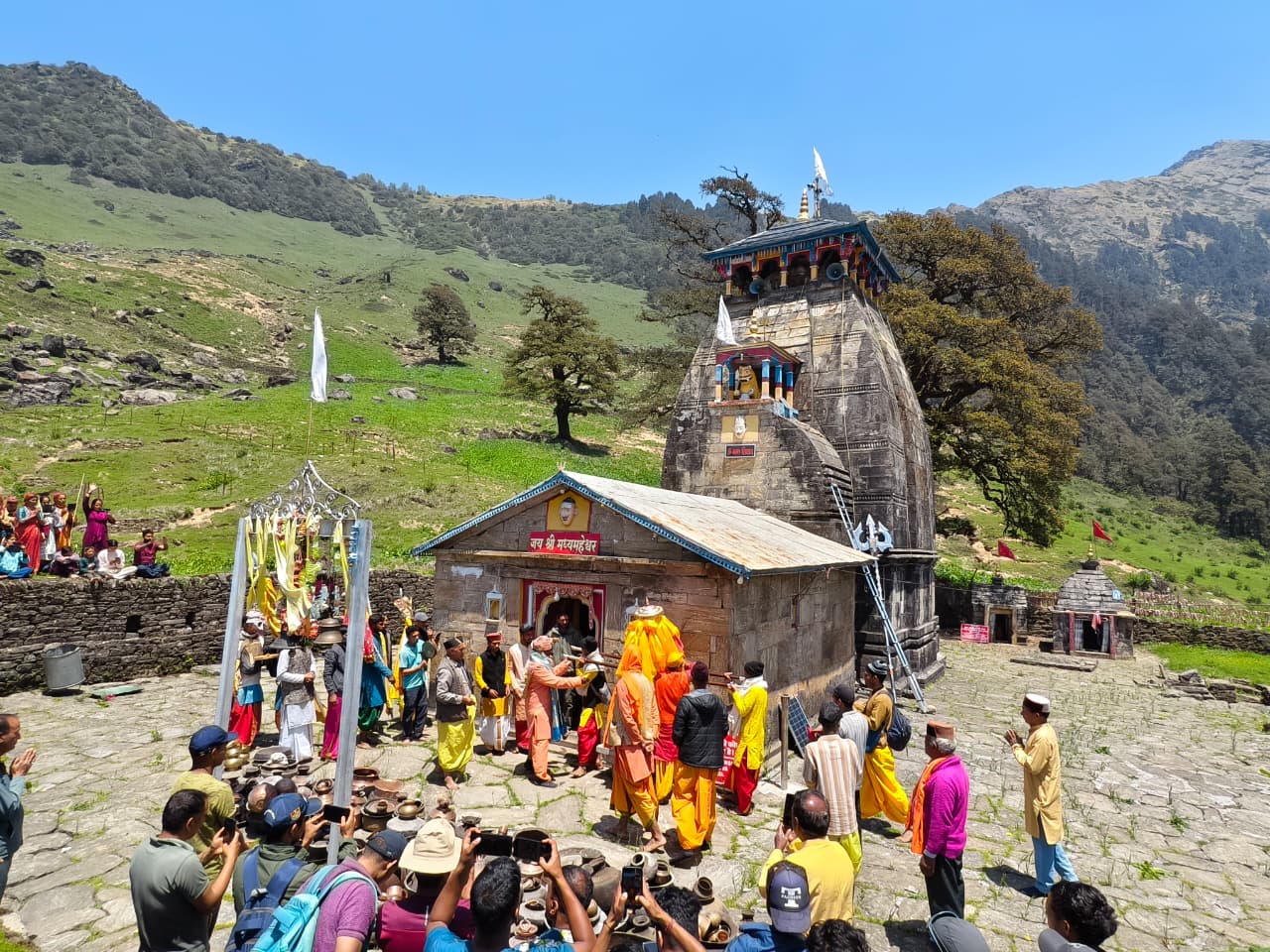 श्रद्धालुओं के लिए खुले द्वितीय केदार श्री मद्महेश्वर धाम के कपाट
