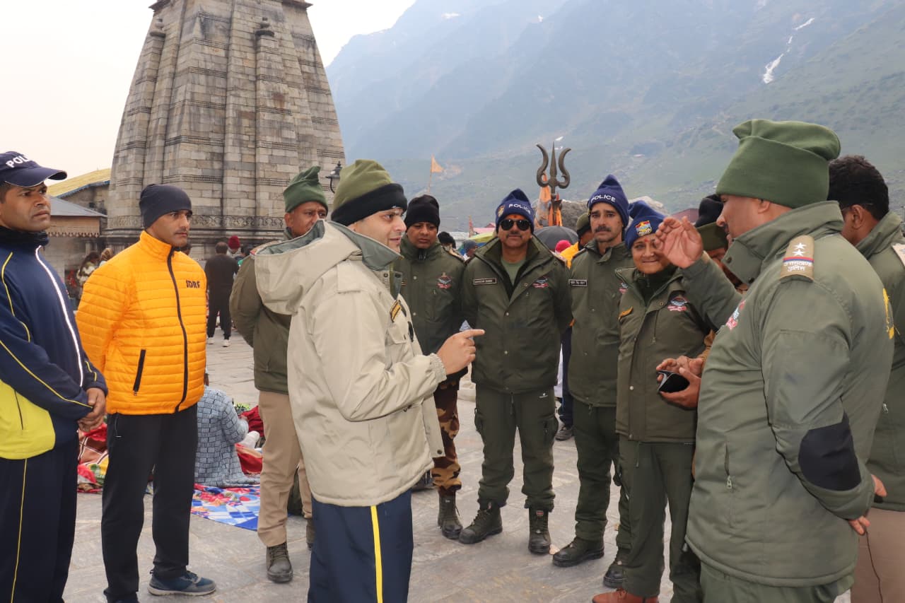 केदारनाथ यात्रा व्यवस्थाओं का एसडीआरएफ सेनानायक ने किया ग्राउंड जीरो पर निरीक्षण