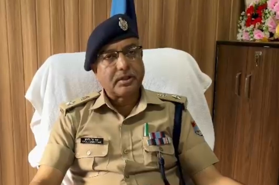 गेट सिस्टम प्रभावी किये जाने के तहत रोके जा रहे है वाहन: कप्तान चमोली