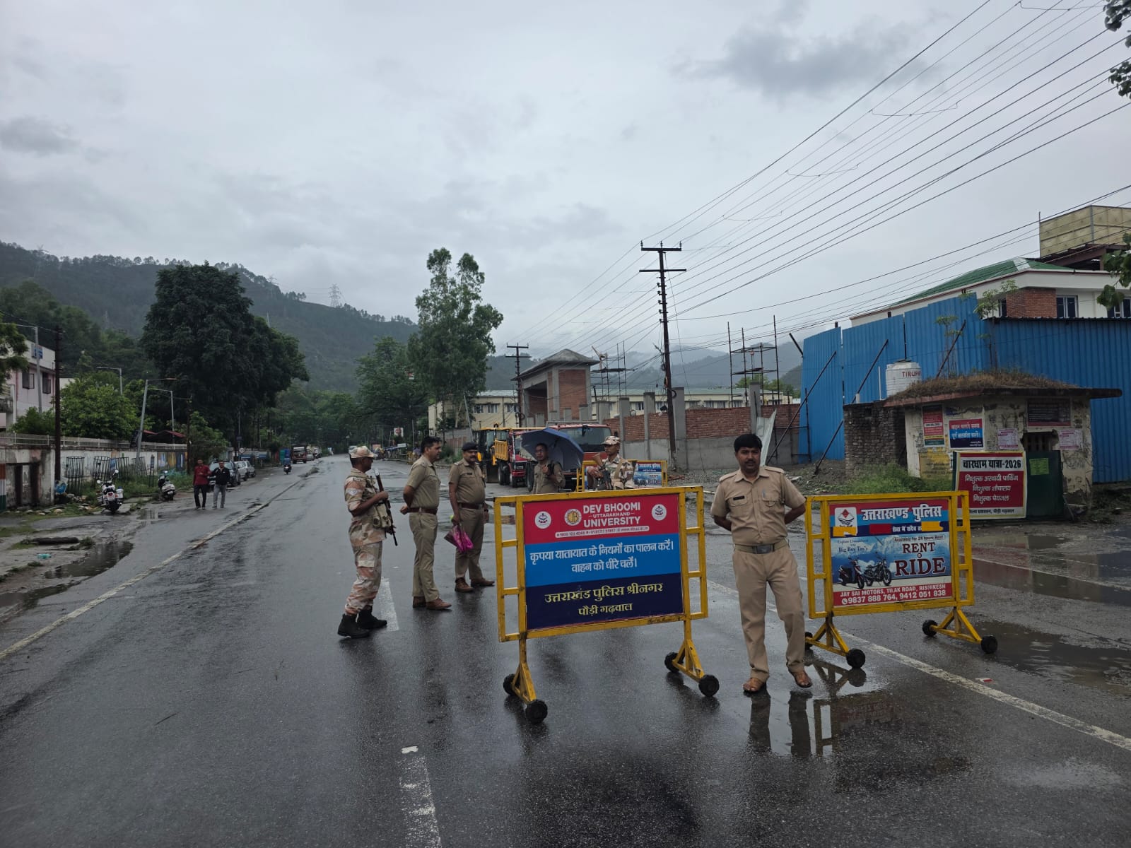 ख़राब मौसम के चलते केदारनाथ यात्रा अस्थाई रूप से रुकी, श्रद्धालुओं से सुरक्षित स्थानों में रुकने की अपील