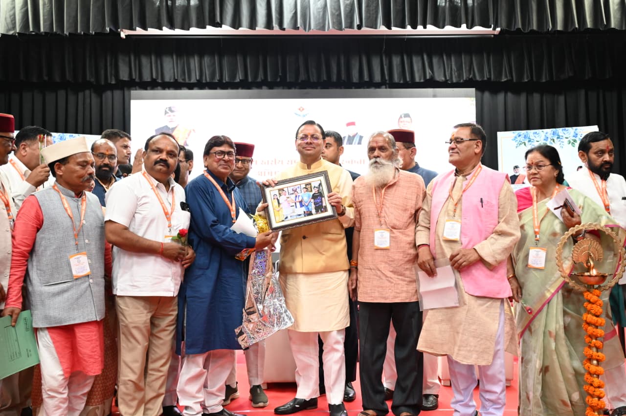 मुख्यमंत्री धामी ने 9.74 लाख लाभार्थियों को 176.59 करोड़ रुपये की पेंशन राशि की हस्तांतरित