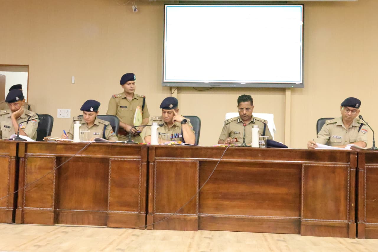 आईजी ने दून पुलिस अधिकारियो की ली अपराध समीक्षा बैठक, 49 कर्मियों के कार्य को सराहा