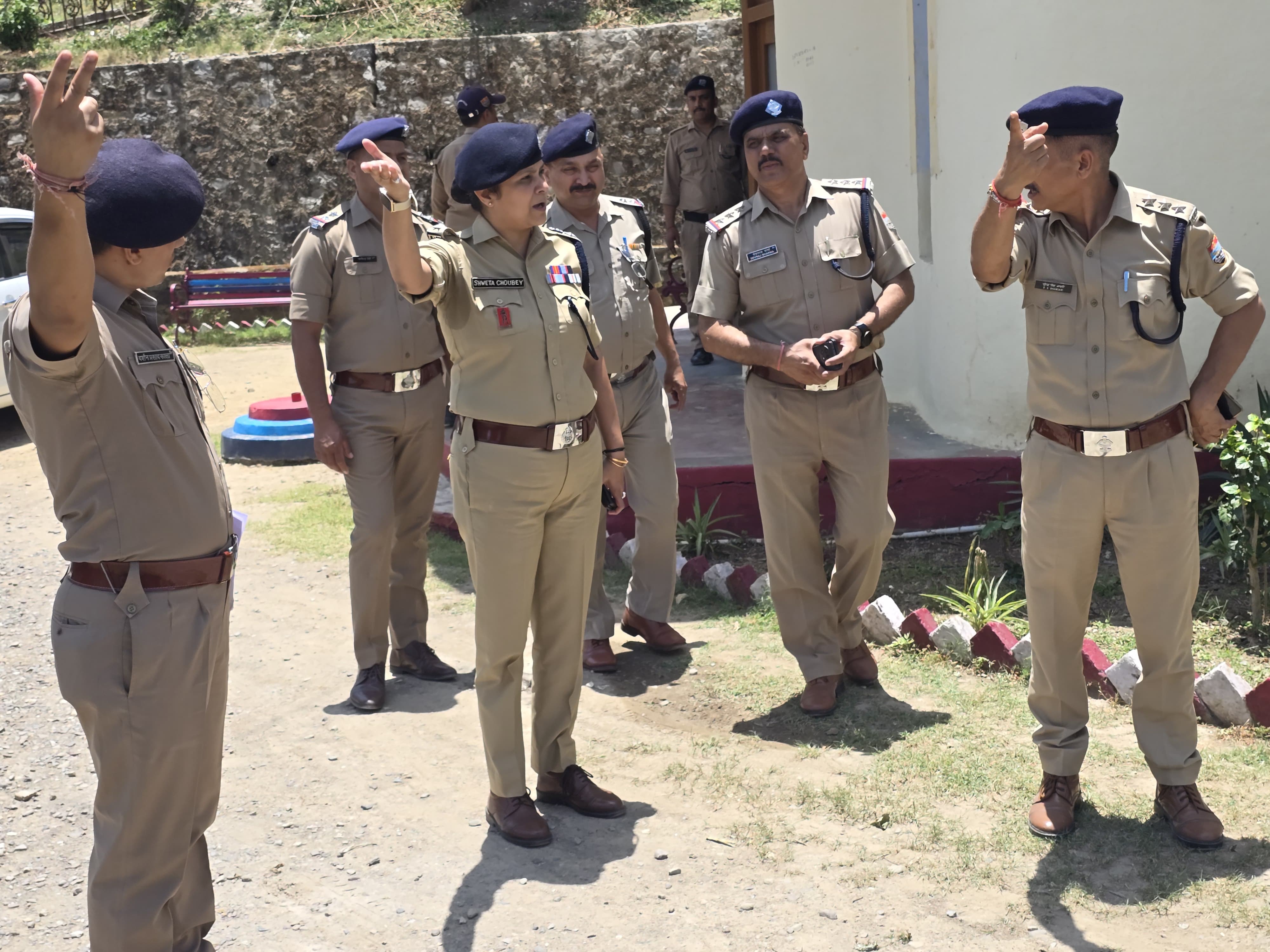 एसएसपी श्वेता चौबे ने कोतवाली नरेन्द्र नगर का किया औचक निरीक्षण