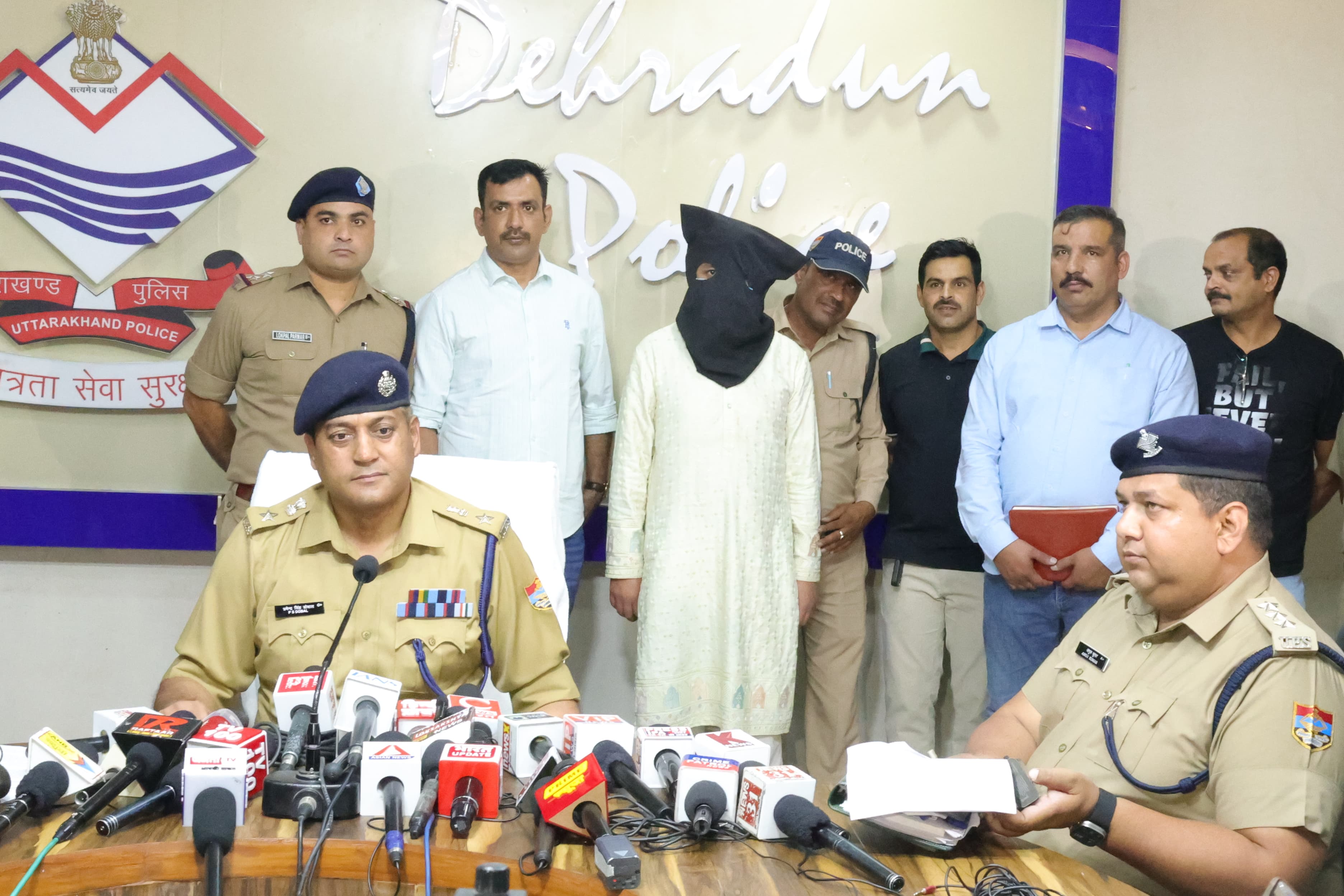 जादू टोने के नाम पर लोगो की जमापूंजी हड़पने वाले बाबा को दून पुलिस ने किया गिरफ्तार