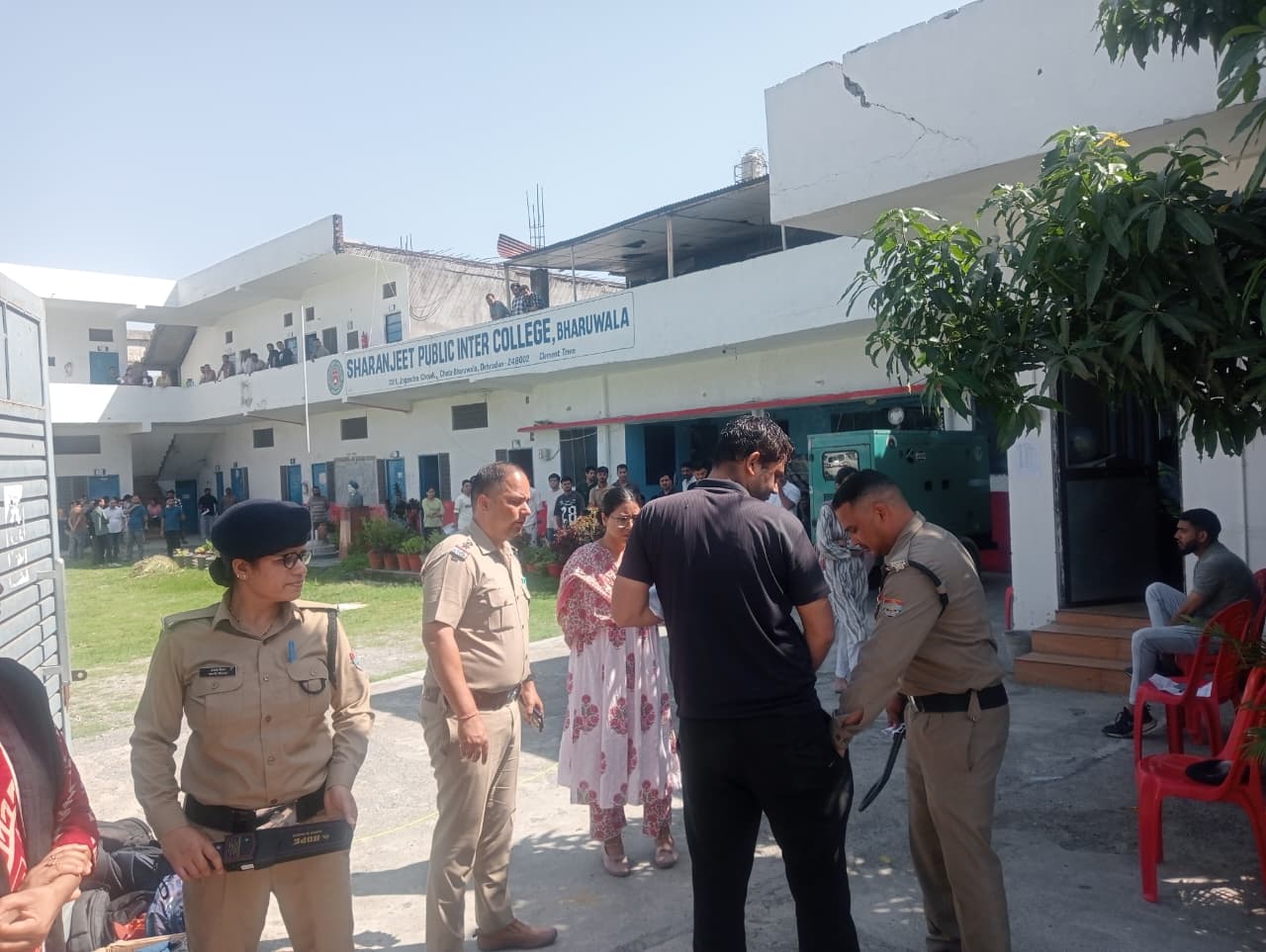 दून पुलिस ने शांतिपूर्वक सम्पन्न करवाई 116 परीक्षा केंद्रों में परीक्षा