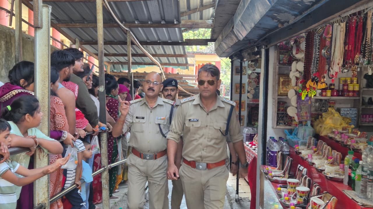 नीलकंठ महादेव में उमड़ा श्रद्धालुओं का सैलाब, सुरक्षा व्यवस्था संभालने में जुटी पौड़ी पुलिस