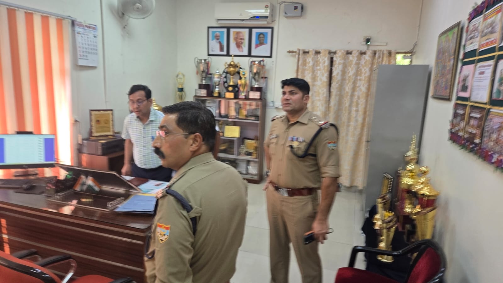 नीट परीक्षा को पारदर्शी व सकुशल सम्पन्न करवाने को पुलिस टीम हर दिन कर रही परीक्षा केंद्रों की जांच