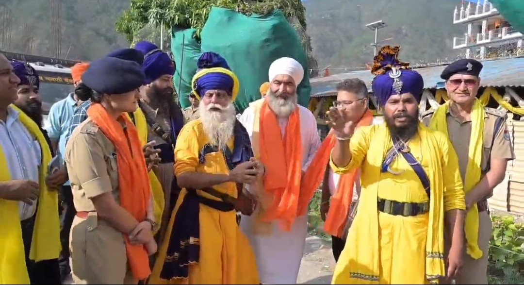 नगरासू गुरुद्वारे की छत पर चढ़े 2 निहंग भी नीचे उतरे, स्थानीय युवको के खिलाफ भी मुकदमा दर्ज