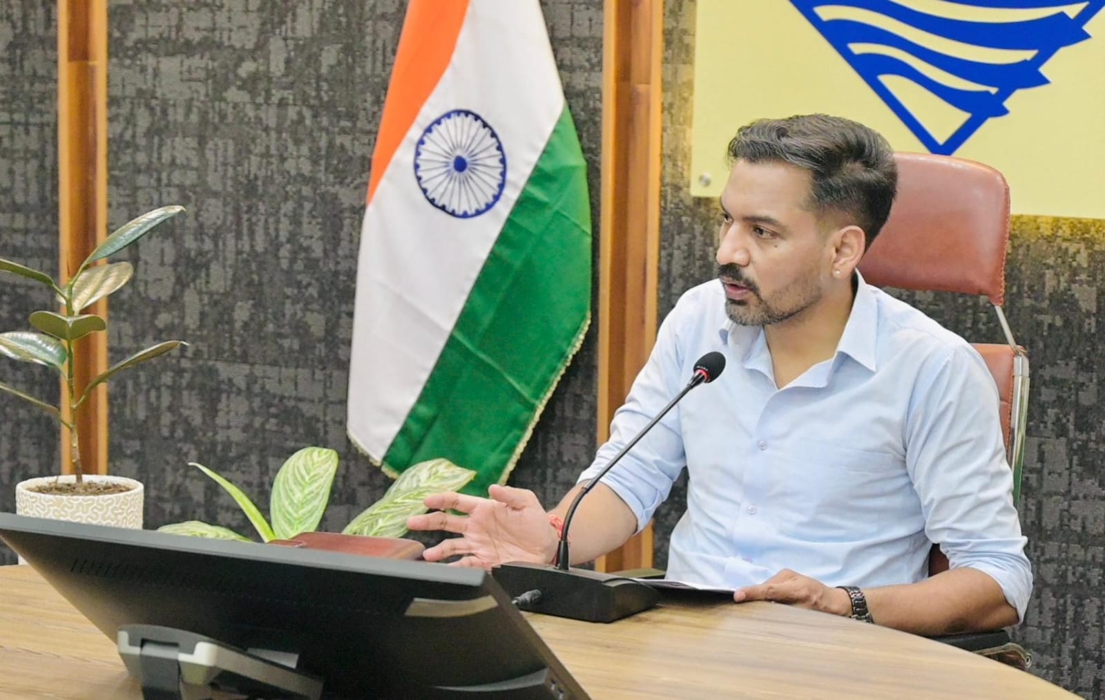 जिलाधिकारी ने स्वीकृत की पहली दिव्यांग वैवाहिक सहायता,लाभार्थी को मिलेंगे 50 हजार