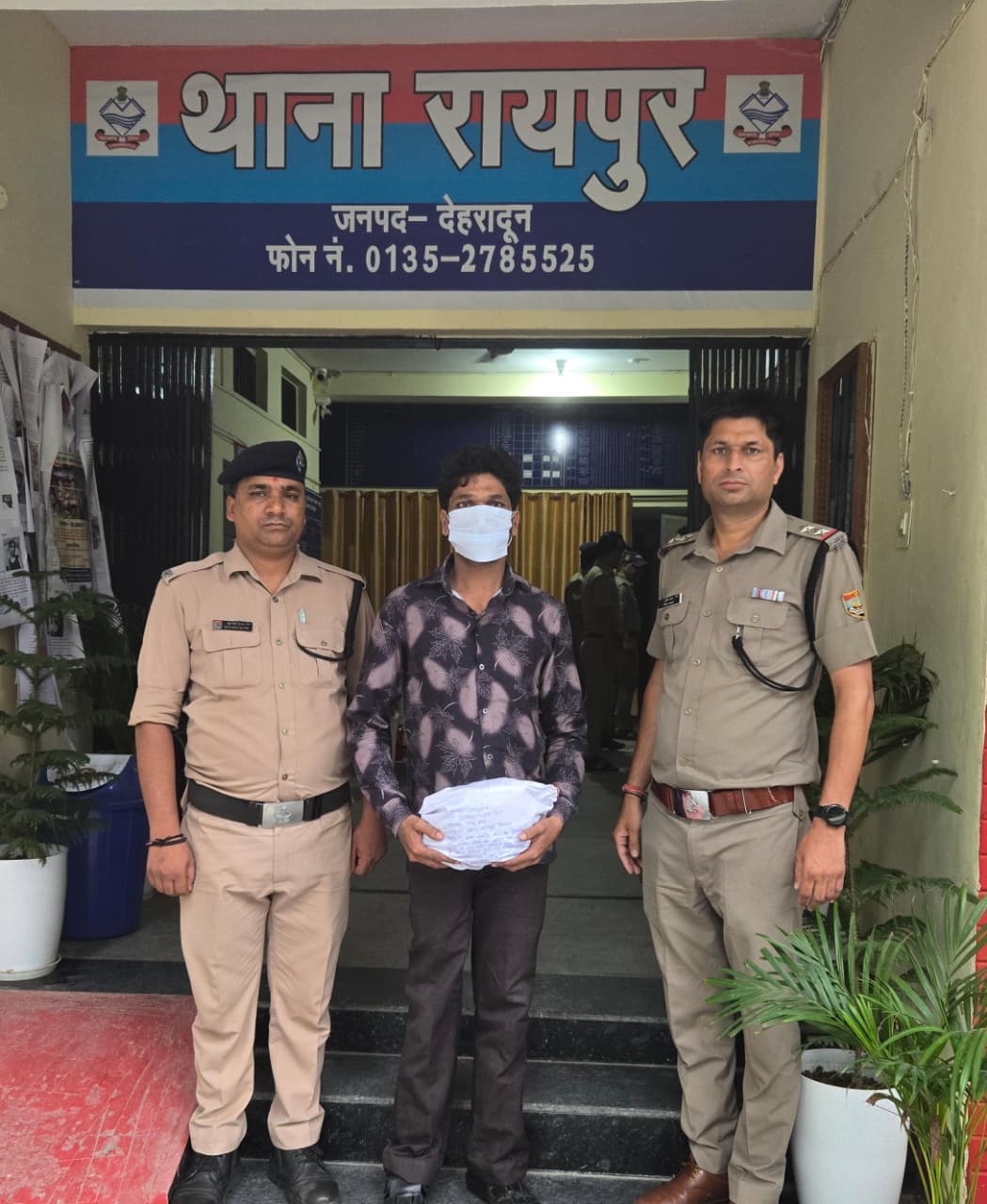दून पुलिस की बड़ी कार्रवाई, 608 प्रतिबंधित नशीले कैप्सूल के साथ नशा तस्कर गिरफ्तार
