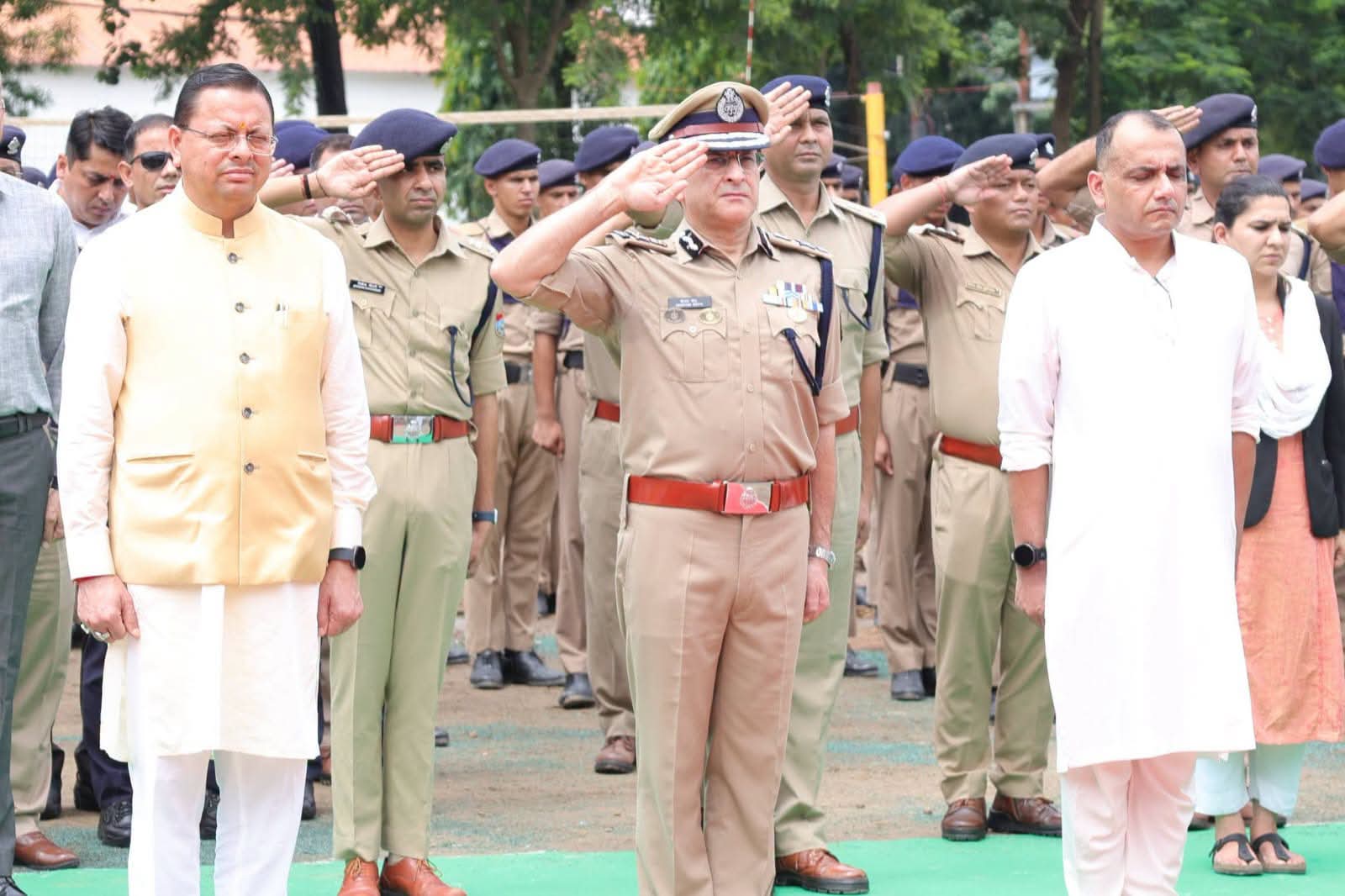 दिवंगत निरीक्षक मनोज मनराल को सीएम धामी व पुलिस अधिकारियों ने दी अंतिम विदाई
