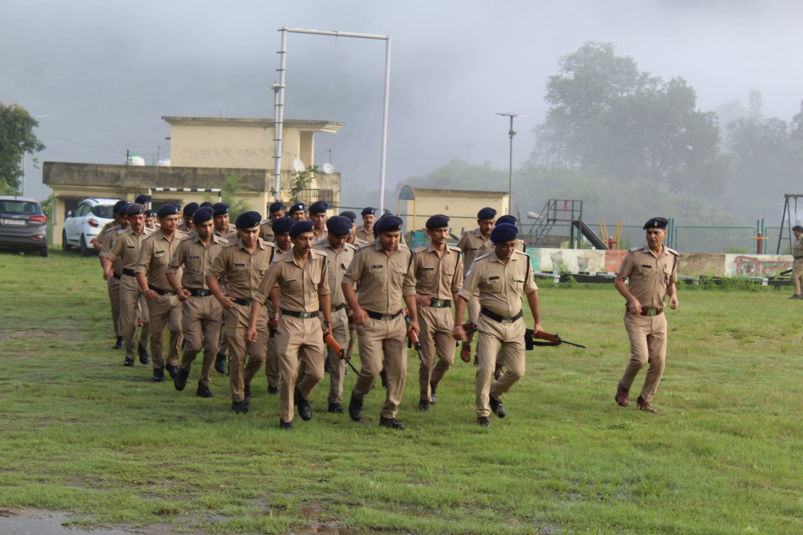रुद्रप्रयाग पुलिस लाइन में साप्ताहिक परेड, एसपी ने किया निरीक्षण