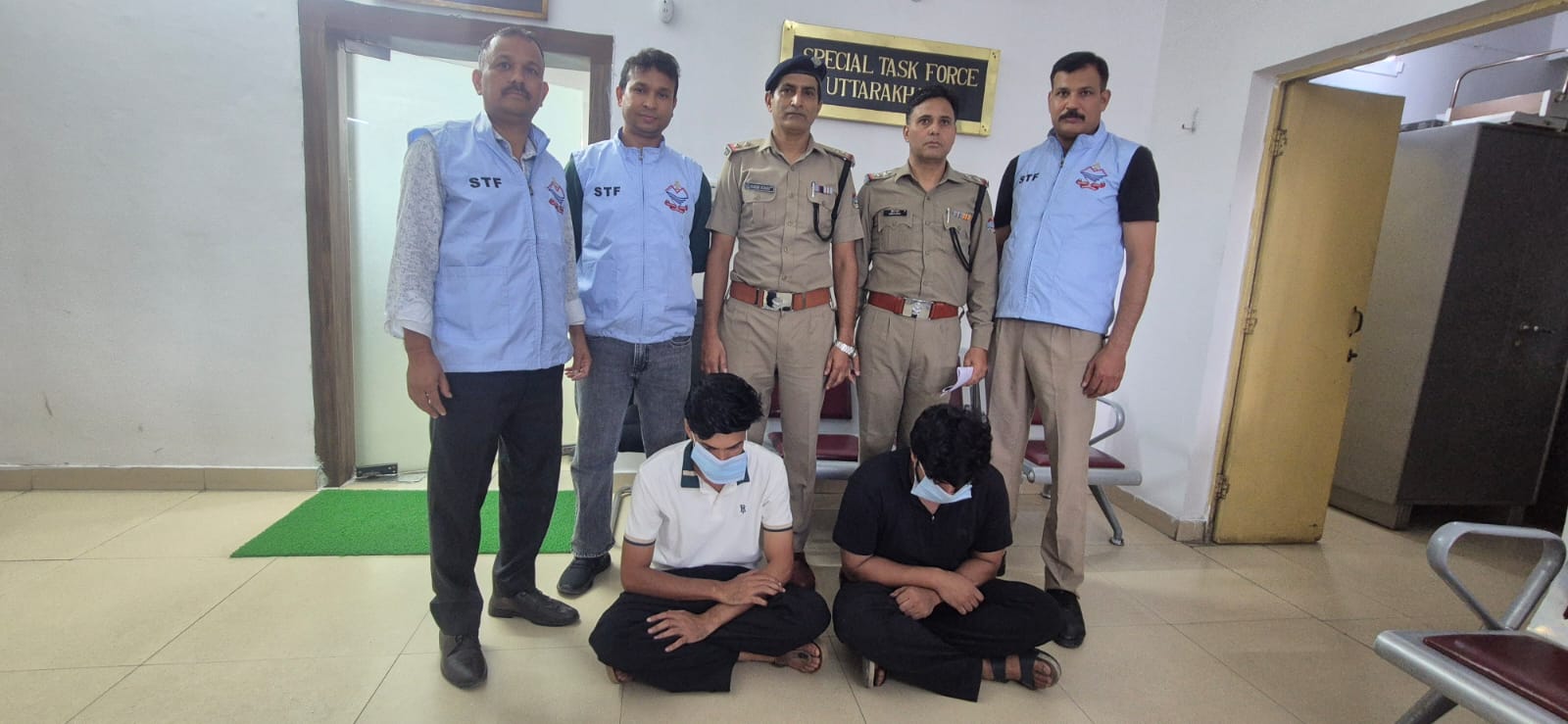 नौकरी और लोन के नाम पर खुलवाते थे बैंक खाते, एसटीएफ ने अंतरराज्यीय साइबर गिरोह के दो सदस्य दबोचे*
