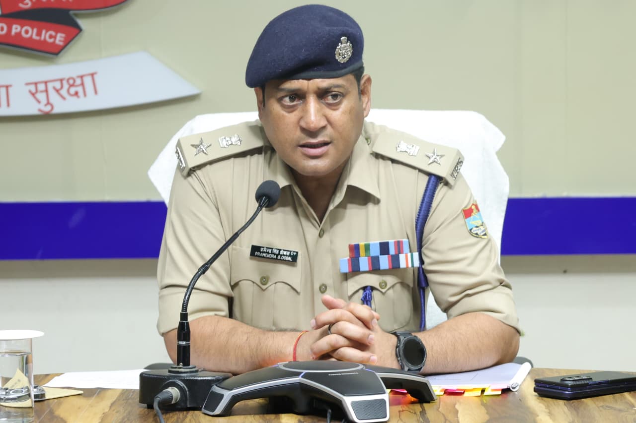 *कप्तान ने अधिकारियों, प्रभारियो की ली बैठक, लापरवाही बरतने वाले अधिकारियों को लगाई फटकार*