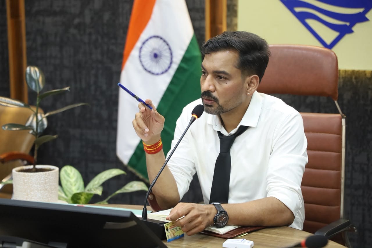 समाधान दिवस में 164 शिकायतों पर सुनवाई, डीएम ने लापरवाही पर जताई सख्ती*