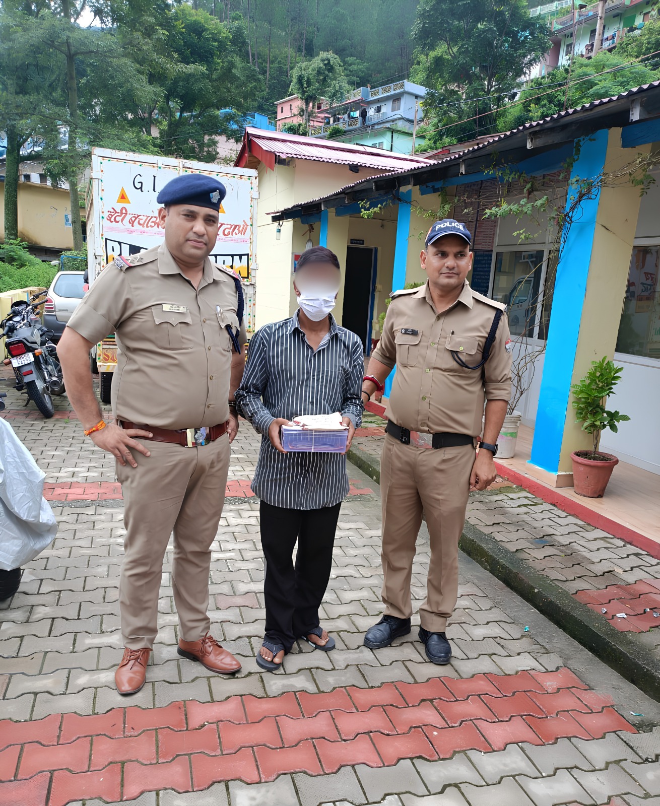 गौचर बाजार चोरीकांड का खुलासा, सीसीटीवी फुटेज के सहारे शातिर चोर गिरफ्तार
