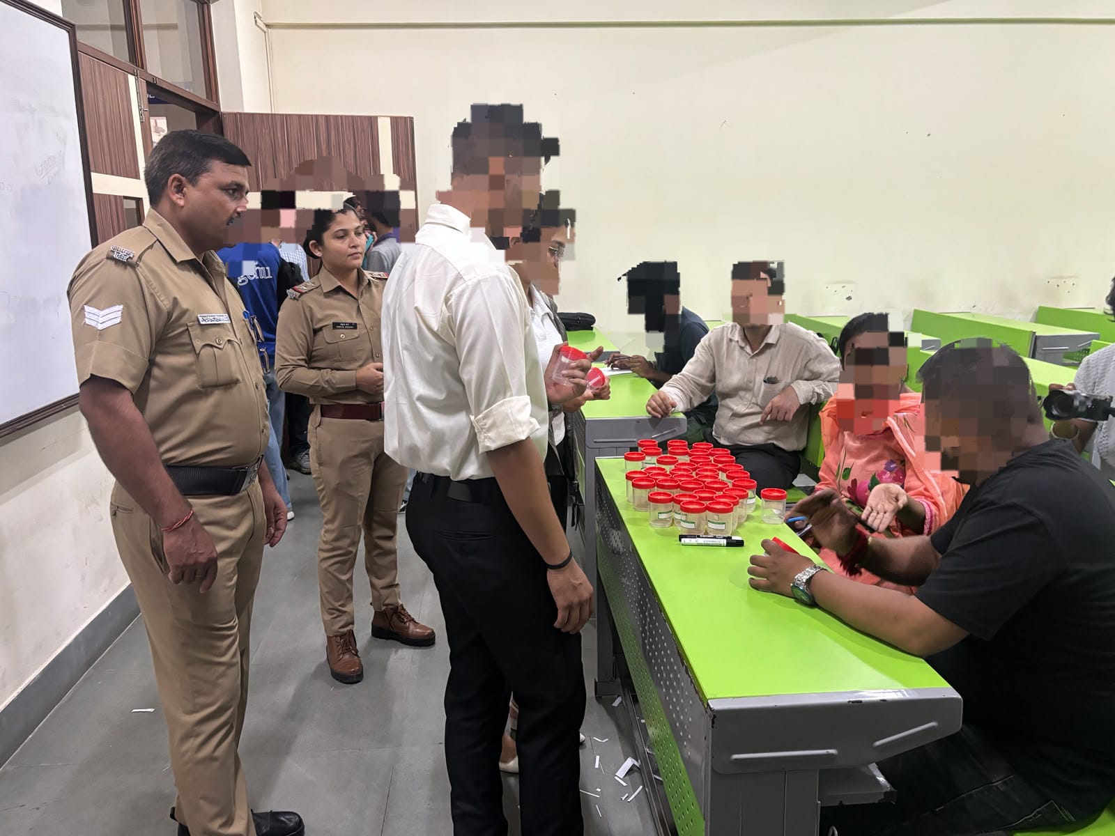 ड्रग फ्री कैंपस: क्लेमेंट टाउन के निजी कॉलेज में पहुँची डॉक्टर, एएनटीएफ की टीम, 100 छात्रो की हुई जांच
