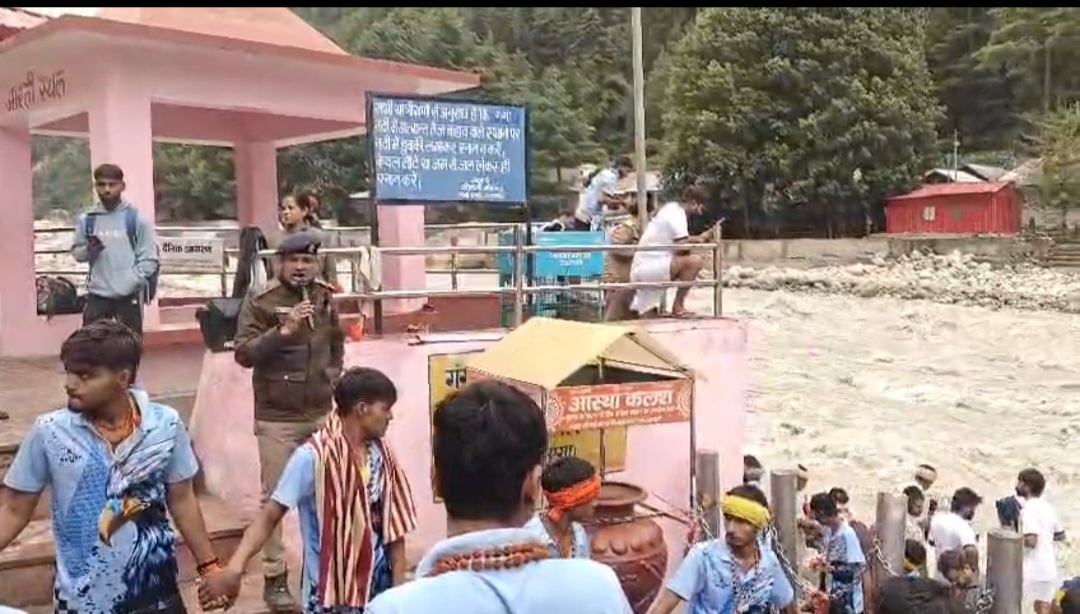 गंगोत्री धाम में श्रद्धालुओं की सुरक्षा को लेकर पुलिस अलर्ट, नदी किनारे विशेष सतर्कता की अपील
