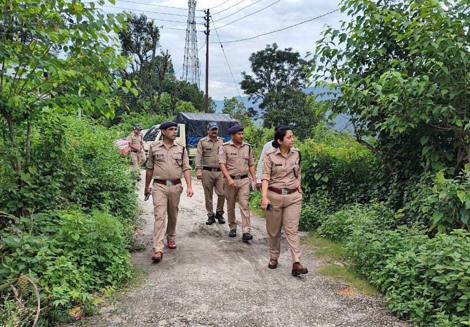 एसपी उत्तरकाशी द्वारा किया गया निर्माणाधीन वीडियो कॉन्फ्रेसिंग रुम का निरीक्षण