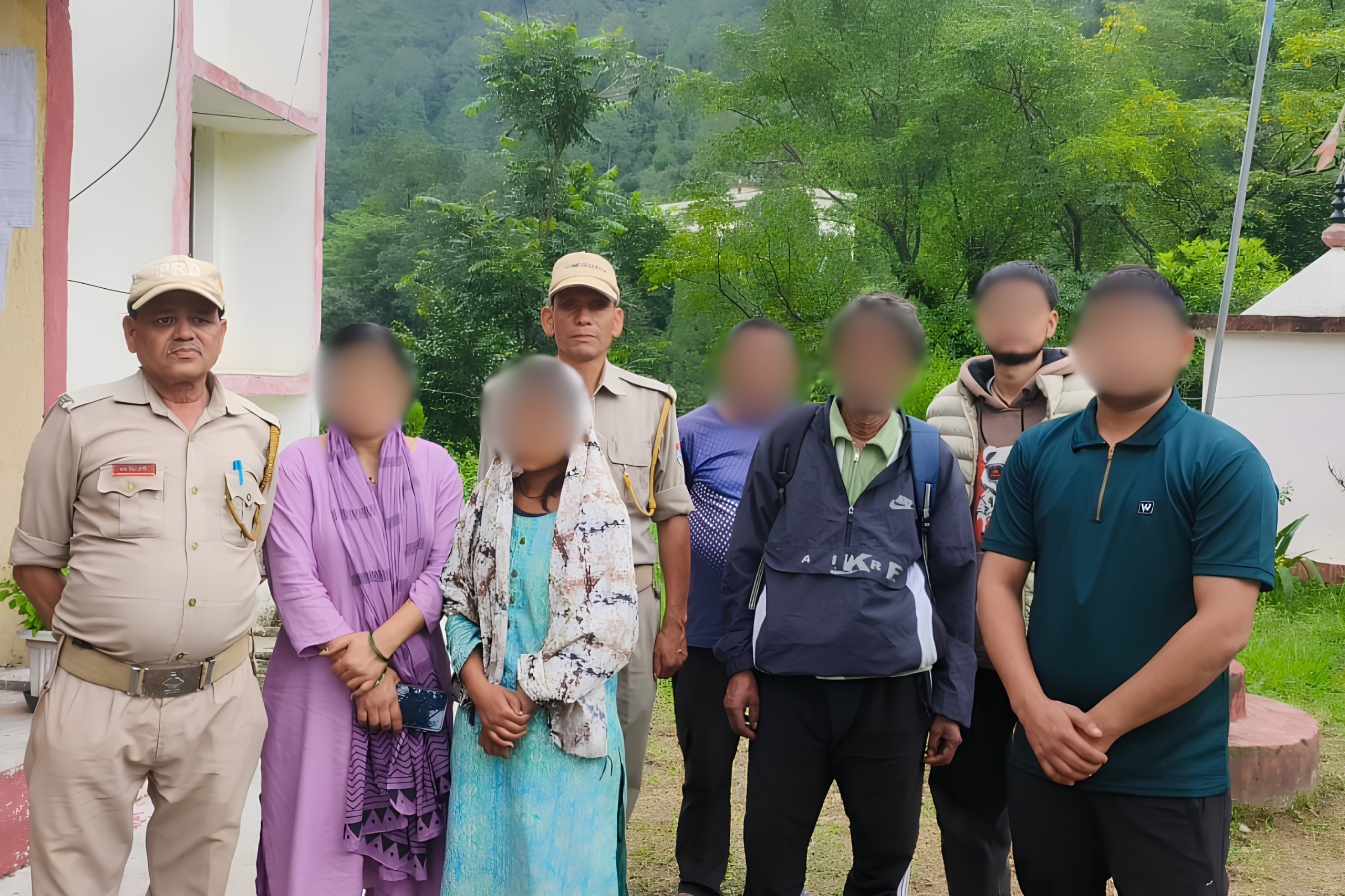 गुमशुदा युवती को गैरसैंण पुलिस ने सकुशल बरामद कर परिजनों से मिलाया