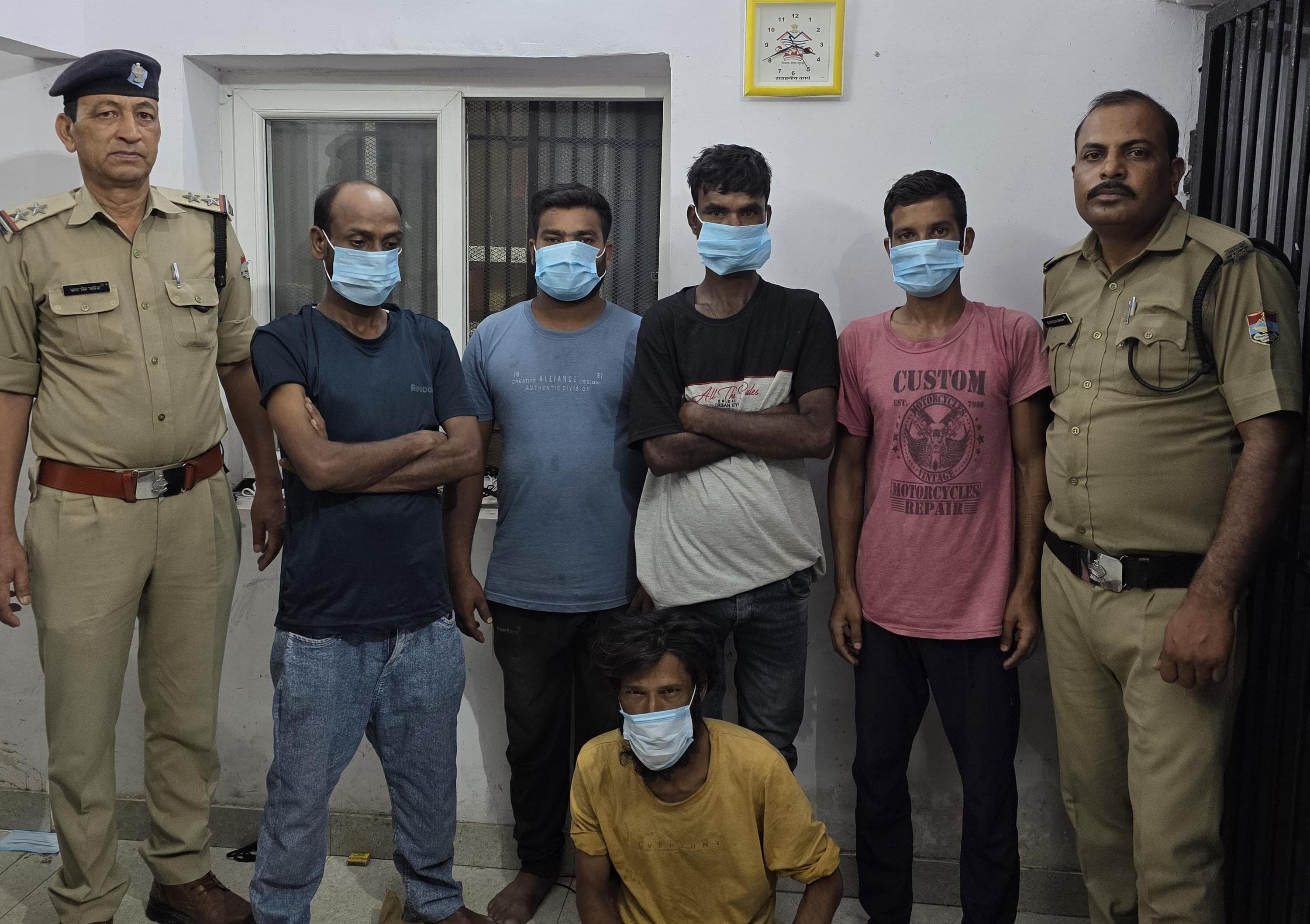 बनभूलपुरा पुलिस की बड़ी कार्रवाई, पांच वांछित वारंटी गिरफ्तार