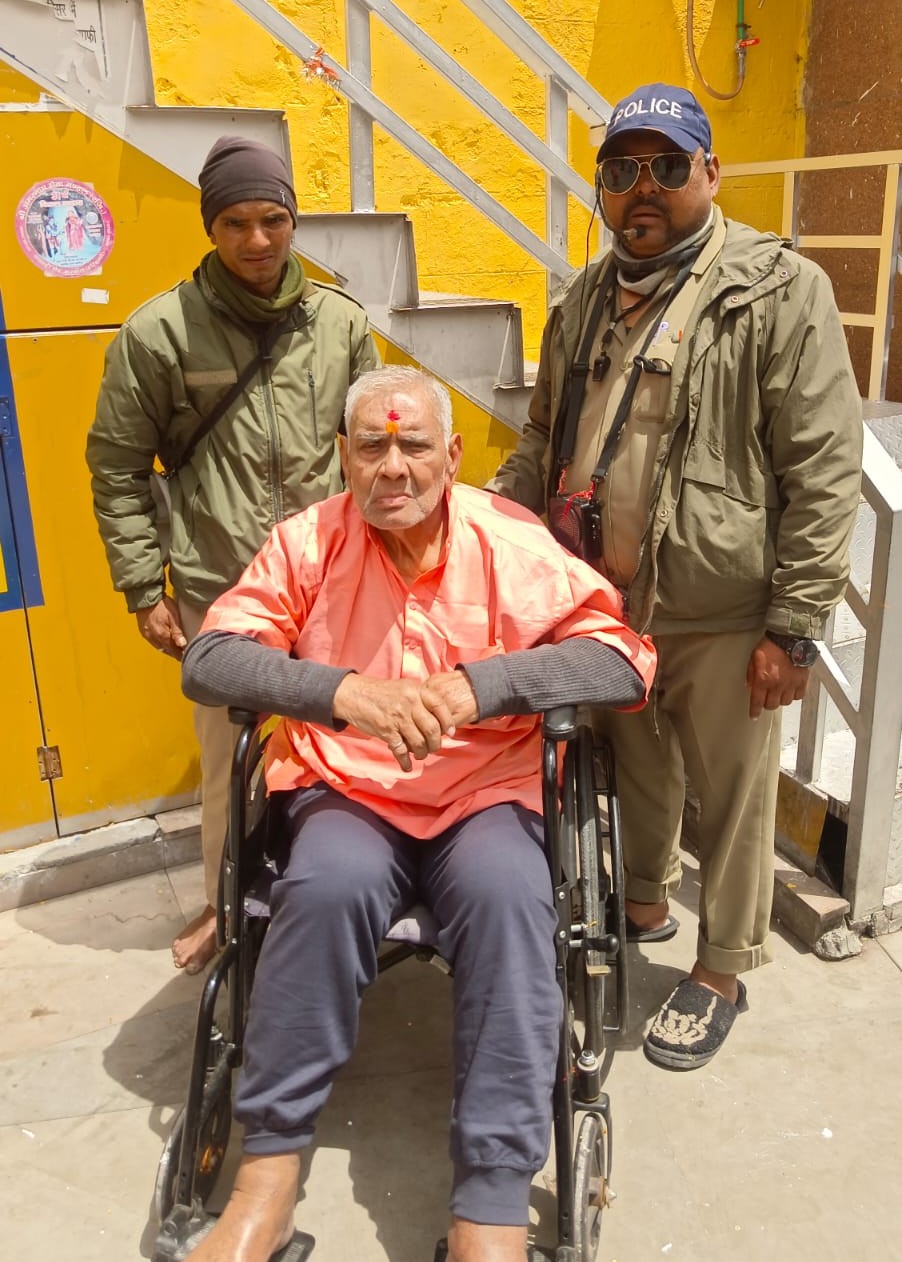 वर्दी में सिर्फ जिम्मेदारी नहीं, इंसानियत भी… बद्रीनाथ धाम में जवानों ने पेश की सेवा की मिसाल*