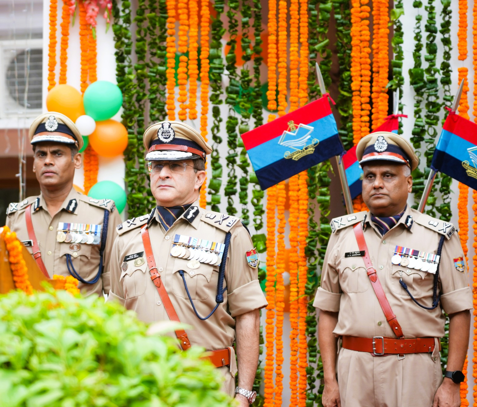 स्वतंत्रता दिवस कार्यक्रम में डीजीपी ने सभी पुलिस कर्मियो को राष्ट्रीय एकता की शपथ दिलाई