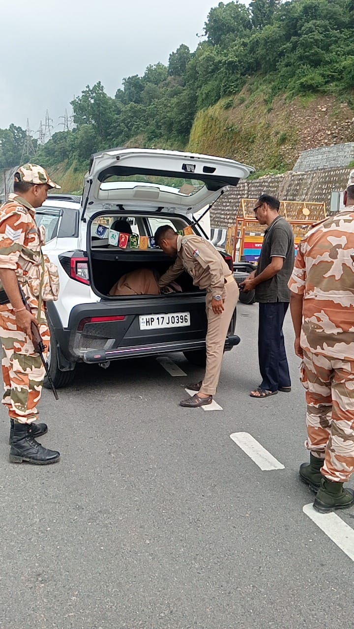 उपराष्ट्रपति के देहरादून आगमन को लेकर दून पुलिस ने शहरभर में लगाया कड़ा पहरा