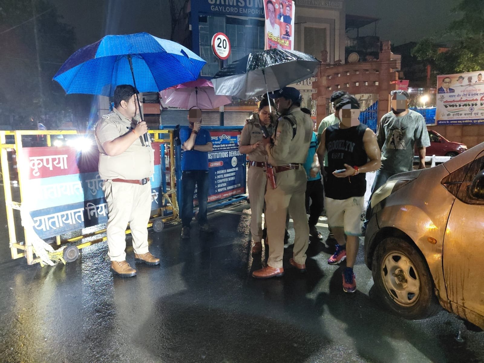 आपरेशन नाईट: बारिश के बीच भी दून पुलिस का शहर-देहात में सुरक्षा पहरा