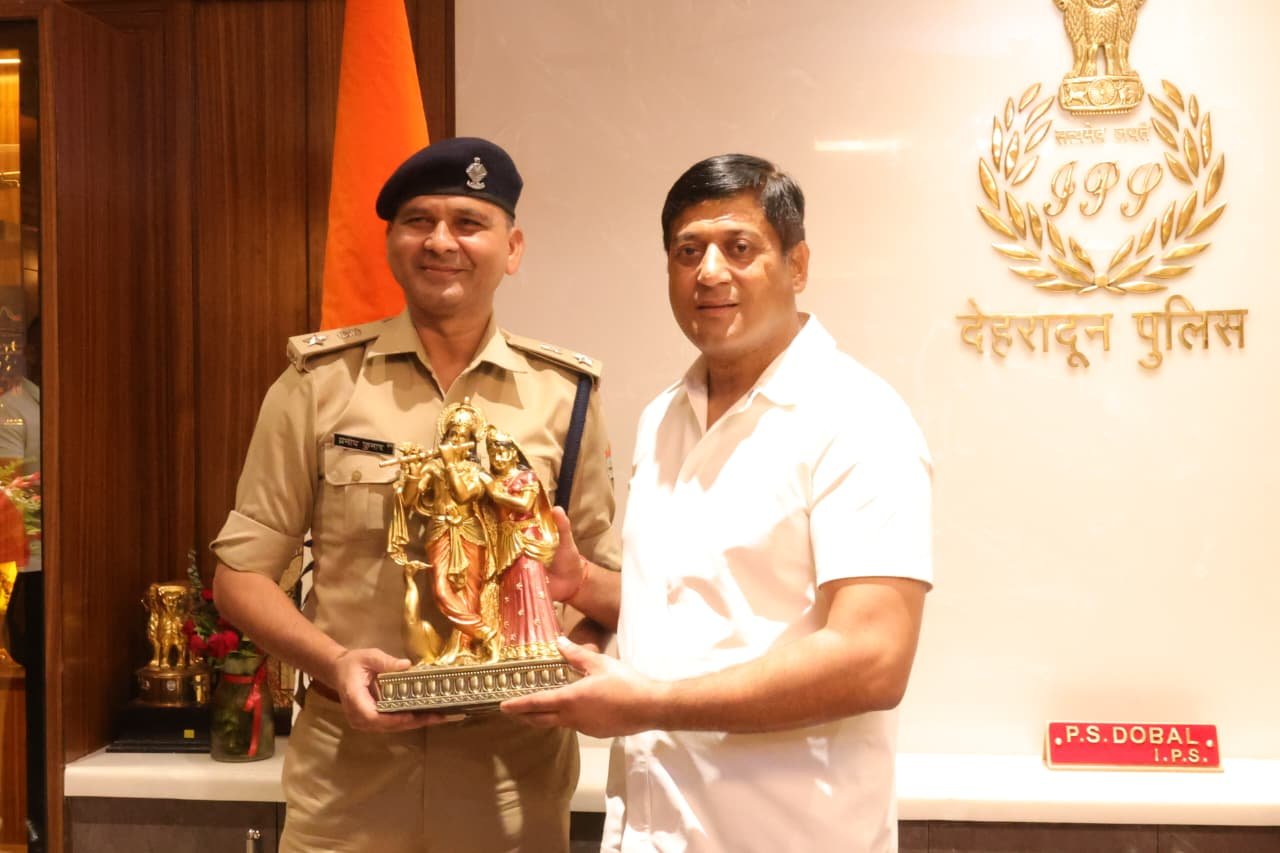 एसपी क्राइम व एसपी सिटी को दून पुलिस ने दी यादगार विदाई