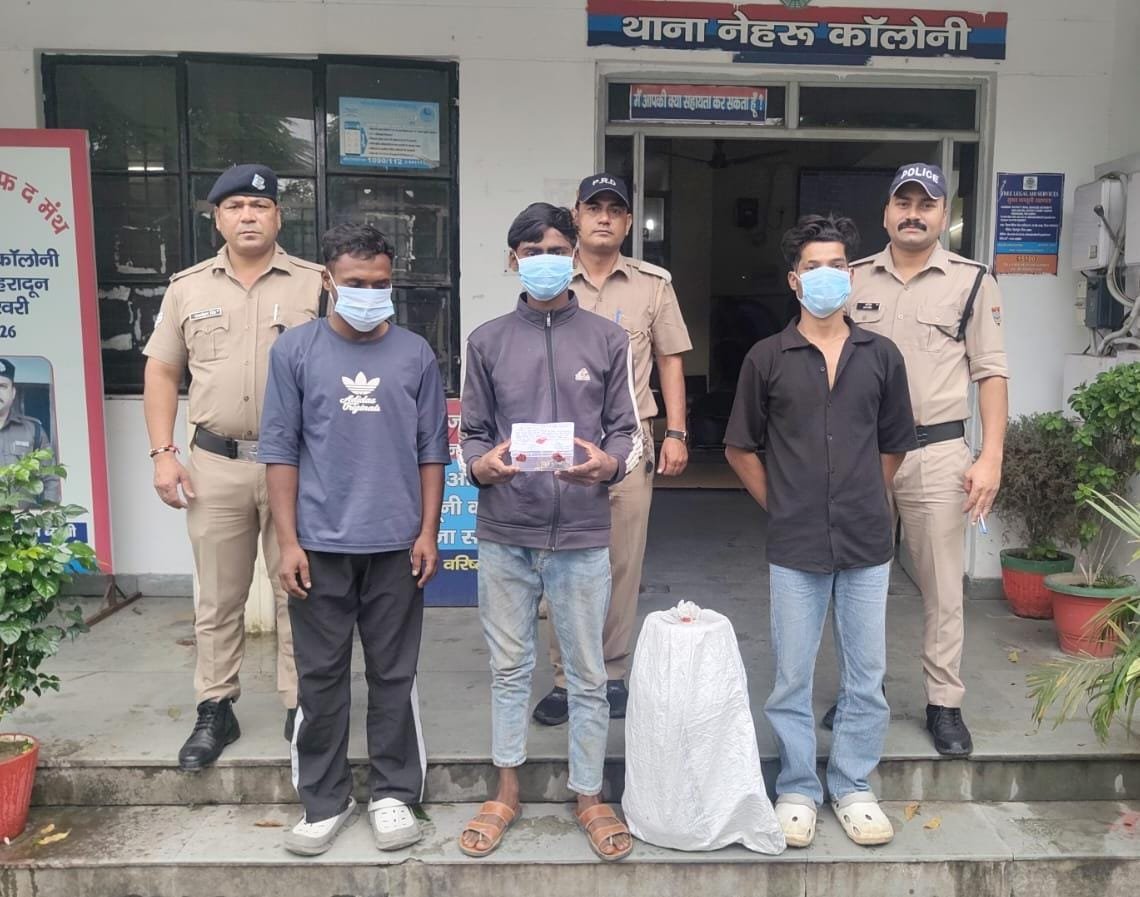 नशे के लिए 3 युवको ने बंद घरो में लाखों के गहने व गैस सिलिंडर किये चोरी,गिरफ्तार