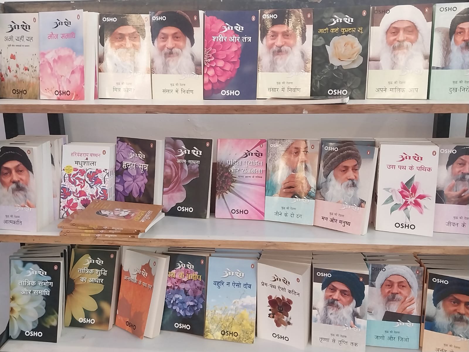 देहरादून में किताबों का मेला बना आकर्षण