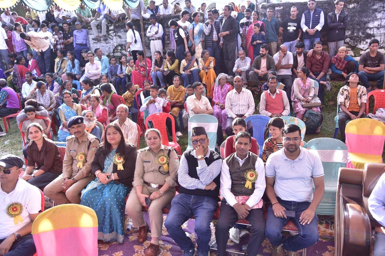 बेरीनाग मेला महोत्सव में साइबर सुरक्षा को लेकर पुलिस ने किया जागरूक