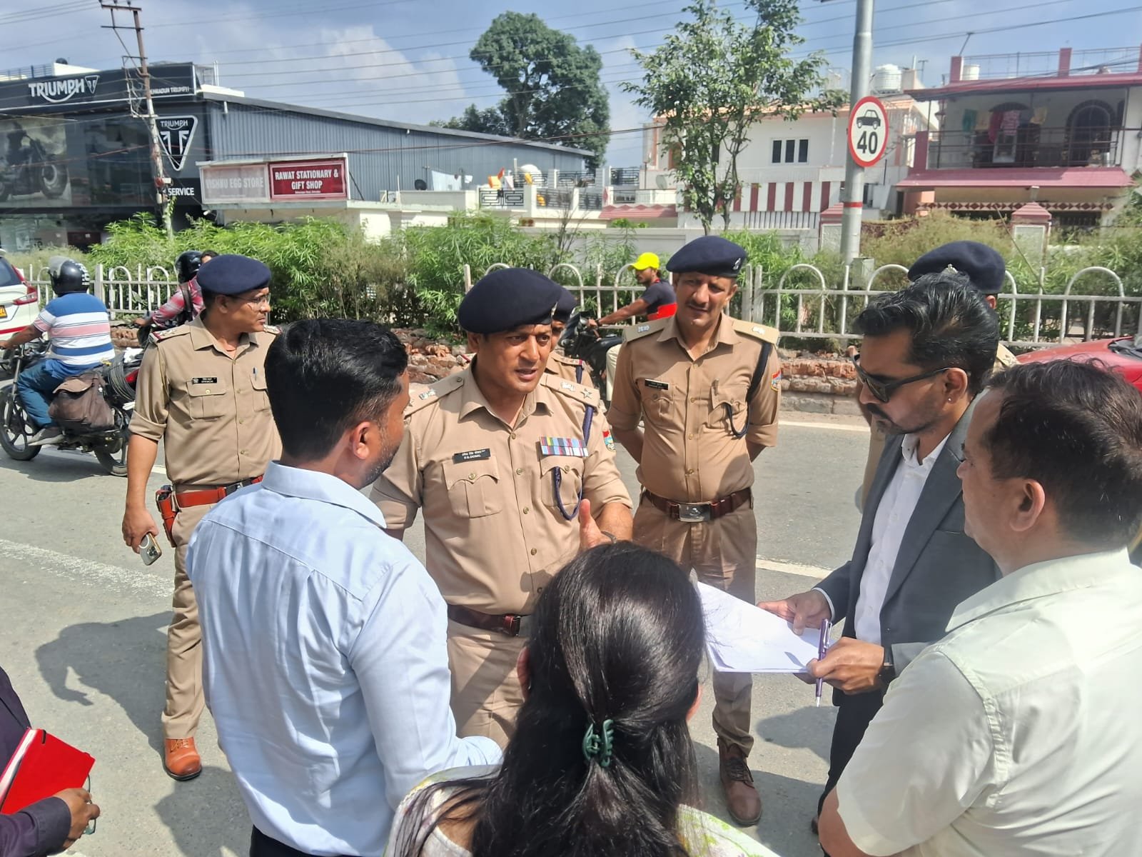 डीएम व कप्तान ने किया मोहब्बेवाला के घटनास्थल का निरीक्षण, एनएच के अधिकारियों को समाधान निकालने को दिए निर्देश